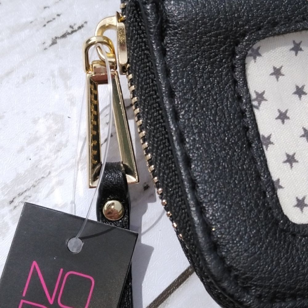 Small Key Chain Wallet With Heart Hardware - Picture 5 of 5